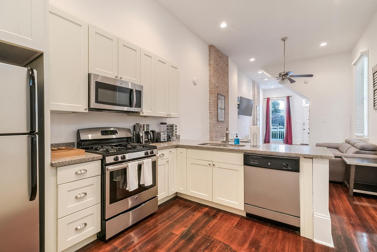 ニューオーリンズModern 2Br On Carondelet By Hosteevaアパートメント エクステリア 写真