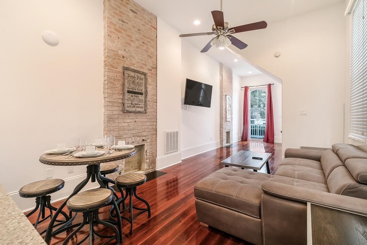 ニューオーリンズModern 2Br On Carondelet By Hosteevaアパートメント エクステリア 写真